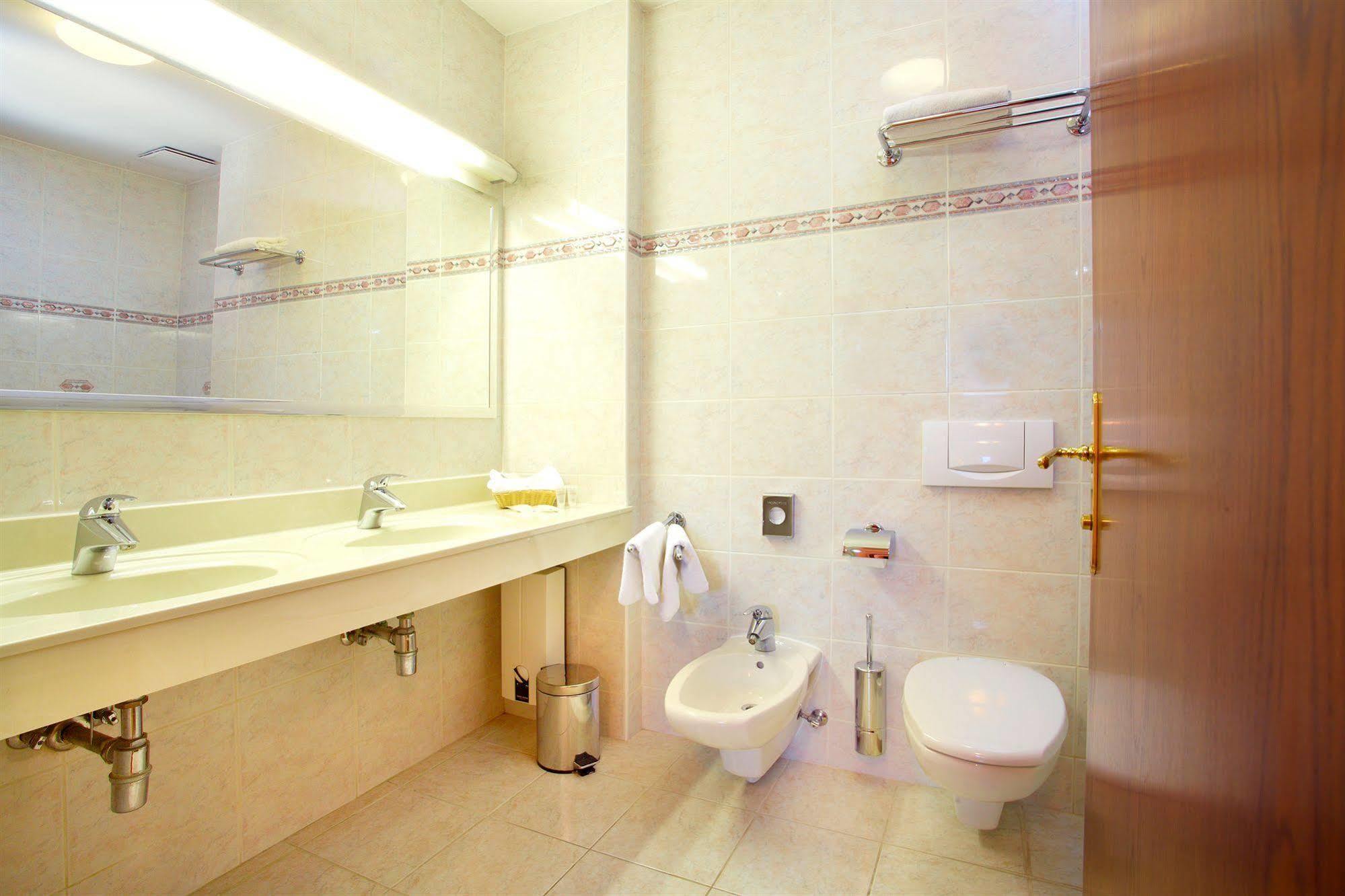 Galerie Royale Hotel Prague Ngoại thất bức ảnh