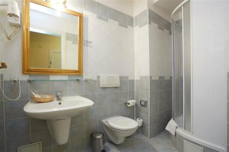 Galerie Royale Hotel Prague Ngoại thất bức ảnh